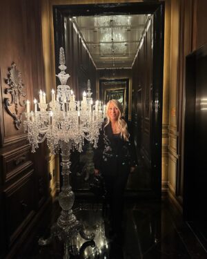Lori Greiner Instagram - Isn’t this gorgeous? Getting into the Halloween spirit! Are you dressing up this year? And if so, as what?
