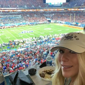 Lori Greiner Instagram - Happy Super Bowl Sunday!!! Who are you rooting for??
Flashing back to when I got to go to the Super Bowl 4 years ago. 
Fun fact – it was the SAME 2 teams as today! @chiefs @49ers 
 Ck out my IG story to see what it was like!

#superbowl #superbowl2020 #superbowl2024