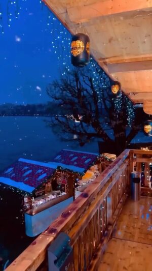 Lori Greiner Instagram - Wait for it!! Christmas in Montreux, Switzerland! Wishing you a great holiday!

 @wonderful_places 
🎥 @sennarelax