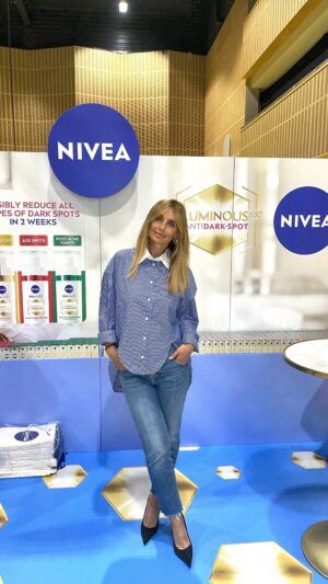 Louise Redknapp Instagram - Such a fun day yesterday meeting everyone at the Boots Skin Care conference and sharing my experience of using the NIVEA Luminous630 range 🤍 

I’ve been using NIVEA Luminous630 for a while now and it really has helped reduce my pigment and dark spots on my skin. 

The full range is available now 🤍 Xxx @nivea_uk