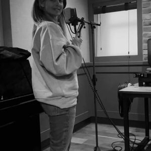 Louise Redknapp Instagram - Say say you’re enough… 🎵🎧 🎙️ having a fab week in the studio xxx