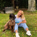 Louise Redknapp Instagram - I’m so proud to be working alongside this beautiful charity @dogs4wildlife 💚 Today is World Wildlife Conservation day, a day to raise awareness of issues including wildlife extinction, endangerment and global wildlife trafficking and poaching. December is also a devastating time for poaching across Africa, numbers always go up around the festive period and a Rhino is currently poached every 15 hours, and even more so around this time of year. 💔 That’s why I’ve teamed up with Dogs 4 Wildlife to learn more about how we can help stop this happening and also to learn about the incredible dogs that do such incredible work being so highly trained and fully supported Conservation dogs alongside that work alongside the advanced ranger training to reserves, conservancies and National Parks in need across Southern Africa and the world. Please give them a follow and support where you can, and I’ll keep you posted on my journey with Dogs 4 Wildlife and the amazing work they do xxx 💚🐘🦏🐶