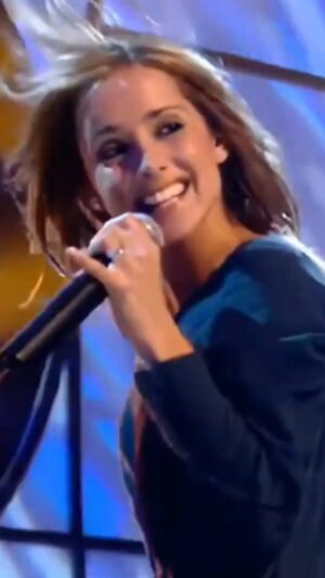Louise Redknapp Instagram - Remember when Friday’s were all about Top Of The Pops! 🤍🎵 🎤 who else misses this iconic show?! 

Here’s my final TOTP performance of Pandora’s Kiss, loved performing this track.

Pandora’s Kiss features on my Greatest Hits album which is out now, link in bio xxx