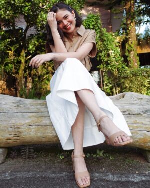 Louise delos Reyes Instagram - Stepping into 2024 with gratitude for the lessons behind, courage for the journey ahead, and the wisdom to embrace every moment beyond the confines of expectations. Here's to a year of authentic growth and unforeseen possibilities! Happy New Year 🥳

👡: Carlos in Taupe from @figliashoes