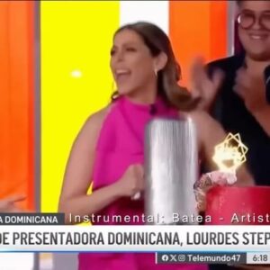 Lourdes Stephen Instagram - Mil gracias a @darlingburdiezt47 y a mis compañeros de @telemundo47 por esta nota tan linda ! De verdad que el cariño de mi pueblo, es mi más grande premio. LOS QUIERO MUCHO! ❤️🇩🇴❤️
Repost from @srortegon