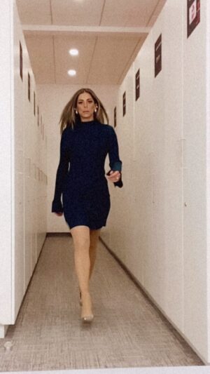 Lourdes Stephen Instagram - Lunessssssss! Voy pa ti ! 
Nos vemos en @alrojovivo 
🪮 @mlourdes17 
💄 @martafuentesmua 
👗 @readingp 
#stylebyreading