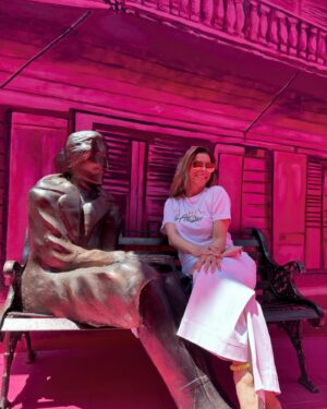 Lourdes Stephen Instagram - #FBF recordando mi fugaz, pero indeleble visita a #puertoplata #republicadominicana ! Señores ! Esto es una belleza !!!!! Pero sin desperdicio ! Aquí en el famoso #paseodedoñablanca💗 ! Si #barbie viene aquí, se vuelve loca ! 😂 
Un abrazo a todos mis compatriotas 🇩🇴 Los quiero !