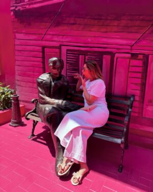 Lourdes Stephen Instagram - #FBF recordando mi fugaz, pero indeleble visita a #puertoplata #republicadominicana ! Señores ! Esto es una belleza !!!!! Pero sin desperdicio ! Aquí en el famoso #paseodedoñablanca💗 ! Si #barbie viene aquí, se vuelve loca ! 😂 
Un abrazo a todos mis compatriotas 🇩🇴 Los quiero !