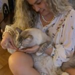 Lua Blanco Instagram - um réveillon delicioso e tranquilo em casa. como está sendo o seu? aqui vão meus votos por um ano novo de paz, equilíbrio e desintoxicação. esse ano não nos escapa!✌🏼#2024