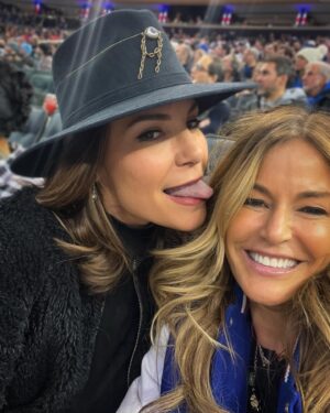 Luann de Lesseps Instagram - We FINALLY made it to the @nyrangers game! Cute guys everywhere🤭😍 #RangersDreamsDoComeTrue #RHUGT #RHONY