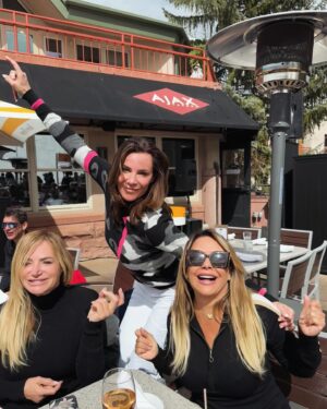 Luann de Lesseps Instagram - Happy Easter from Aspen! 🐰🐣🥚 love my BFFs❤️