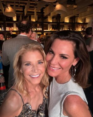 Luann de Lesseps Instagram - Great party @bondstnyc 🍣🍱 love you @gregcalejo❤️ So many friends!🫂🥰
📸 @bfa
👗 @misscircle_newyork 
💎 @swarovski