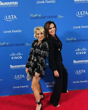 Luann de Lesseps Instagram - The OGs and the newbies 🗽🏙️ Congrats @brynn_whitfield @covenant_house on a fabulous evening for a great cause😘
📸💄 @spencerwellscreative 
👗 @jovanifashions