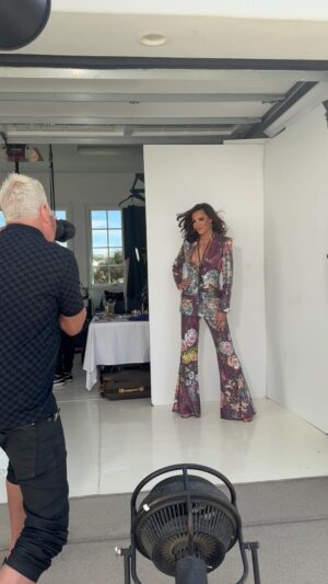 Luann de Lesseps Instagram - What an amazing photo shoot! Thank you❤️ 
📸 @JimJordanphotography for @ringmybelleco 
💇‍♀️ @philipb
💄 @spencerwellscreative 
👗 @jovanifashions