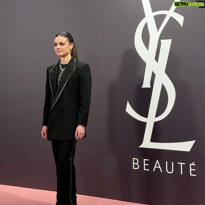 Lucía de la Puerta Instagram - Ayer en el evento de @yslbeauty @ysl 🖤 Outfit: @hugo_official