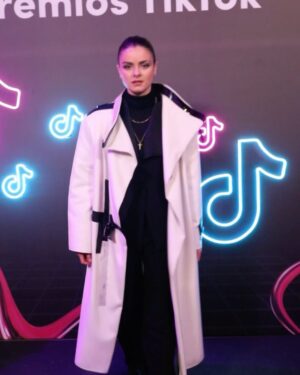 Lucía de la Puerta Instagram - Gracias a @tiktok_es por la invitacion a los premios de este año 💙

📸: @irisgisxlle