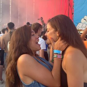 Lucía de la Puerta Instagram - Cerramos en principio época de festivales a lo grande con @boombastic_festival ✨💙
