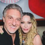Luciano Huck Instagram - Obrigado @madonna!!! Mais uma vez voce fez história. O pop ganhou mais um capitulo. E de quebra você ajudou a curar um pais dividido; milhões de pessoas celebrando juntos a rainha do pop. ❤️🙏🏻 #cidademaravilhosa Tks, M. Once again you made history. Pop music has gained another chapter. And as a bonus, you help heal a divided country; millions of people celebrating together the queen of pop. 🙏🏻❤️