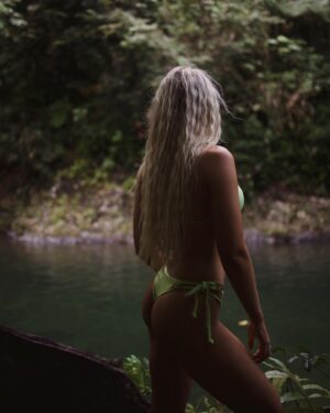 Lucie Donlan Instagram - Barefoot in nature..🌱🍃