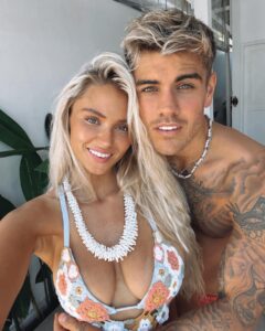 Lucie Donlan Instagram - Can’t wait to be back in the sun with you🤍 next trip is pending… can you guess where we are off to next? 🌎 @thrifty_travellerz ✈️