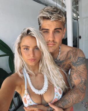 Lucie Donlan Instagram - Can’t wait to be back in the sun with you🤍 next trip is pending… can you guess where we are off to next? 🌎 @thrifty_travellerz ✈️