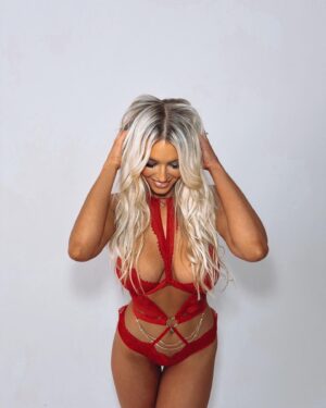 Lucie Donlan Instagram - Love month ❤️ 🌹 

BTS from my recent campaign shoot for @annsummers ❤️