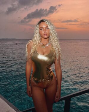 Lucie Donlan Instagram - Golden hour…literally✨💫🌙