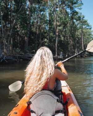 Lucie Donlan Instagram - Day 2 of the Alabama road trip and what can I say, it’s been the dreamiest day of kayaking, nature and sunsets. 🇺🇸🐬🌲

We drove from Mobile to Gulf Shores to kayak down the stunning Oyster Bay that connects to the ocean, so we were surprised by dolphins swimming beside the kayaks which was a moment to remember. 🐬

After the Kayaking trip, we then took a drive down to Orange Beach where we hung out on the long stretch of white sand beaches. I also enjoyed checking out the Flora-Bama Lounge with country music and drinks right on the beach. 

Then, we ended with this magical day watching the sun set across the beach.

@visittheusa @alabamatravel
#VisitTheUSA #SweetHomeAlabama 
AD