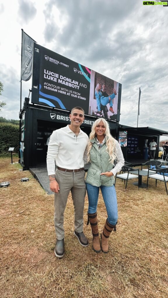 Lucie Donlan Instagram - What a day it was at the Devon County Show yesterday with @vertumotors & @bristolstmotors 🤣🐑🚜 They are part of one of the largest automotive groups and have dealerships all over the UK! We had an amazing time checking out all the beautiful cars they had on their stand, it’s even got us thinking it could be time to get a new car together!? 👀 AD