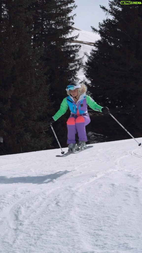 Lucie Donlan Instagram - As the ski season comes to an end, I’m so grateful we got to enjoy the last bit of snow in the mountains. The trip was short and sweet but enjoyed every second of it..until next year! 🎿 🏔 #ski #skitrip #skigirl #snowsport #retroski