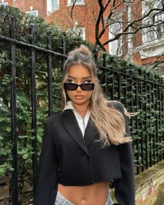 Lucinda Strafford Instagram - No rain, no flowers 🌧️🫶🏼🖤
