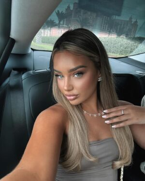 Lucinda Strafford Instagram - Lost dxb files 🩷