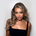 Lucinda Strafford Instagram - Glowing up with my @stmoriz Glow Oil Body Illuminator 🫶✨ #stmoriz ad.