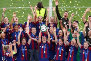 Lucy Bronze Instagram - Back to back 🏆!!!!