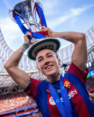 Lucy Bronze Instagram - Someone ordered a UWCL trophy? 🍕🏆
