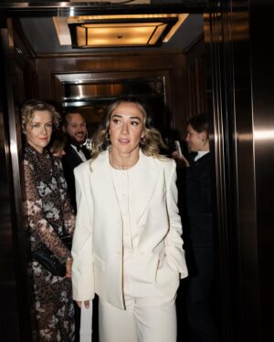 Lucy Bronze Instagram - Last week recap before ko 🎞️

Photographer: 📸 @nicfordphoto
Hair: 💇‍♀️ @mrharrypayne
MUA: 💄@lindseypoolemakeup
Styling/Wearing: 👗 @aligne