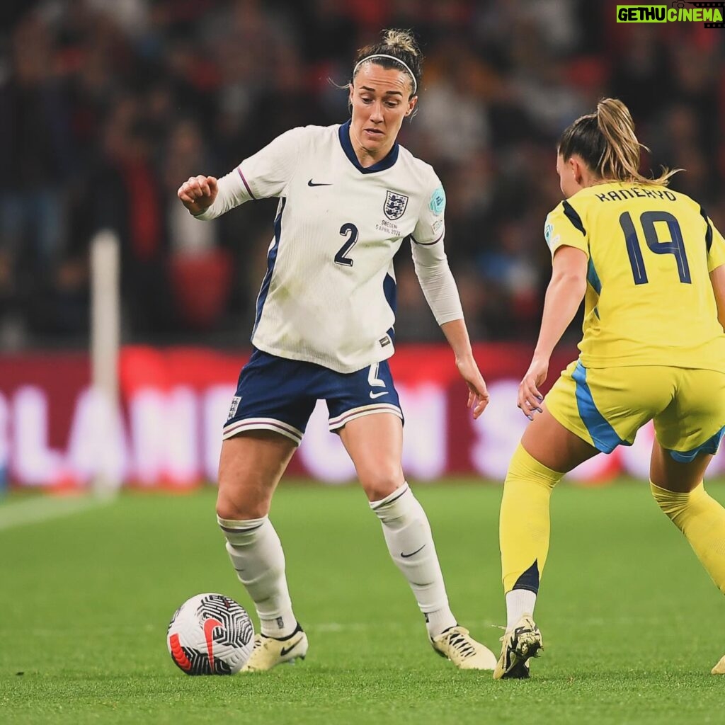 Lucy Bronze Instagram - Wembley 💫 points on the board, next up Ireland ✈️