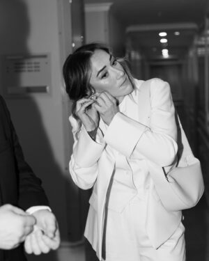 Lucy Bronze Instagram - Last week recap before ko 🎞️

Photographer: 📸 @nicfordphoto
Hair: 💇‍♀️ @mrharrypayne
MUA: 💄@lindseypoolemakeup
Styling/Wearing: 👗 @aligne