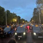 Lucy Davis Instagram - London black cabs lining up down The Mall outside Buckingham Palace to pay respects to the Queen #queenelizabethii #rip