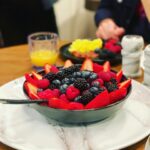 Lucy Davis Instagram - Breakfast scene in #thevillainsofvalleyview - why I love doing them! 🍓
