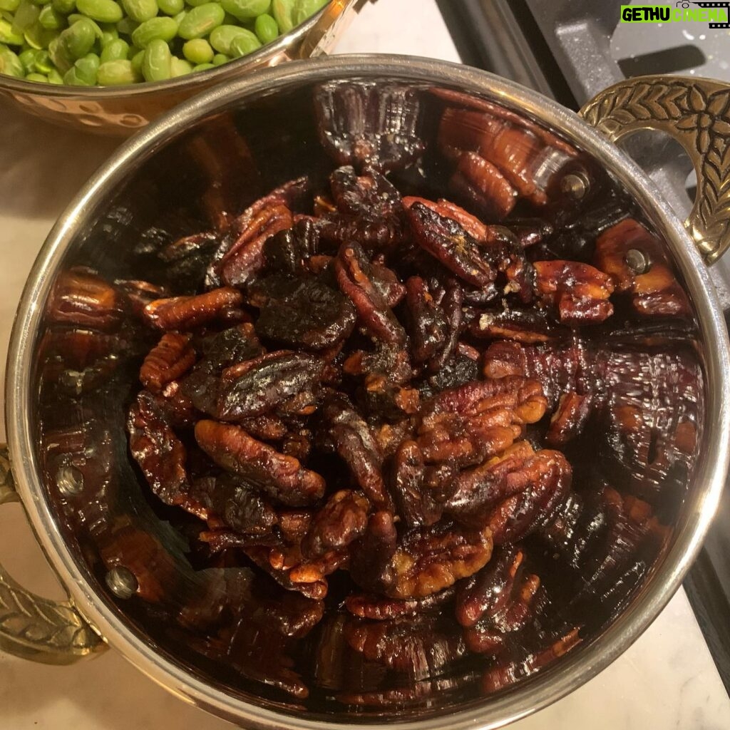 Lucy Davis Instagram - Diabetic friendly roasted maple pecan brittle: wow these were good. I ate the whole thing (one large bag of pecans) and sugars went from 99US/5UK to 115US/6UK. But obviously check your own😊 Also I hadn’t intended to make a brittle, but the sweetness/stickiness glued it together so I called it a brittle… either way omg 🤤 RECIPE (I’m rubbish with measuring so add or reduce according to taste): * bag of pecans * I melted #earthbalancebutter approx large tblsp * bit of olive oil * monk fruit sweetener * sugar free maple syrup @choczero taste just like normal syrup * when hot add pecans. Stir into the liquid until it’s all coated * let roast on a low heat for however long, I don’t remember * bit of salt That’s it! Remember it’s insanely hot for some time. Enjoy! #diabeticrecipes #diabeticfriendly #roastedmaplepecans #roastedmaple #pecanbrittle #sufarfree