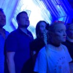 Lucy Davis Instagram - This was a magical day. Taking my uk friends on the @wbtourhollywood Even though I’ve been doing this job for 30 years I still am in awe of it and how everything is made. Thanku so much to @bigk1701 for being our delightful guide for the day, and to @wbtourhollywood for arranging it and letting us come. PICTURES: 1. Does it need describing?! The @friends opening title sequence sofa and fountain 2. Inside the exact replica of #centralperk 3. #centralperk cafe with @itsmeritavolk 4. #harrypotter all the letters arrive 5. Harry Potter #thecupboardunderthestairs 6. Swinging the #wonderwoman1984 lasso 7. Um… I’ve forgotten the name of this one… 8. Forced perspective table used in #thehobbit 9. One of the outdoor cabins used for many different shows. One being the cabin in #dexter where #jamesdoakes is held prisoner and is killed 10. Our wonderful guide @bigk1701 #wbtourhollywood #friendstvshow #friendsfountain #sightseeingtour #touristlife