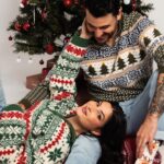 Lufy Instagram – on vous souhaite un Joyeux Noël à vous, votre famille et vos bébés à poils 🎄 on vous 🫶🏻

ps: poutpout toujours ravi d’être là

📸: @mostefahammich
📍: @studiomarcel.paris