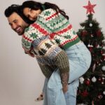 Lufy Instagram - on vous souhaite un Joyeux Noël à vous, votre famille et vos bébés à poils 🎄 on vous 🫶🏻 ps: poutpout toujours ravi d’être là 📸: @mostefahammich 📍: @studiomarcel.paris