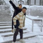 Lufy Instagram - clap de fin pour notre incroyable voyage en Laponie suédoise 🥹 on repart des étoiles plein les yeux. Vous m’avez demandé quel voyage on avait préféré entre celui en Laponie finlandaise il y a 5 ans ou celui-ci en Laponie suédoise, sachez que les paysages sont les mêmes. La Laponie finlandaise est juste plus connue, il y a le village du père Noël, il y a plus d’infrastructures, là où la suédoise est un peu moins touristique pour le moment. Mais pour le séjour et les activités ça ne change rien, les deux sont incroyables ✨