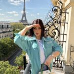 Lufy Instagram - publicité 💕 quelle coiffure vous préférez: lisse volumineux ou effet brushing wavy? le One-Step Blow-Dry Multi Styler de chez @revlonhairtools.int peut secher, lisser, volumiser, boucler avec ses 3 embouts détachables 🤌🏻 trop pratique à avoir chez soi sans dépenser une fortune. Vous l’avez déjà essayé? #RevealYourBold #RevlonMultiStyler #Hairldeas #collaborationcommerciale