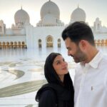 Lufy Instagram - le coucher du soleil à la Grande Mosquée c’était incroyable ✨ info pratique 💡 si vous venez à Abu Dhabi et que vous souhaitez la visiter, pour pouvoir y rentrer il faut une tenue adéquate et couvrir vos cheveux, donc à prévoir dans la valise :)