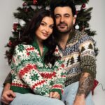 Lufy Instagram - on vous souhaite un Joyeux Noël à vous, votre famille et vos bébés à poils 🎄 on vous 🫶🏻 ps: poutpout toujours ravi d’être là 📸: @mostefahammich 📍: @studiomarcel.paris
