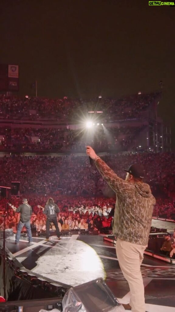 Luke Combs Instagram - What. A. Night. 🎥: @zackmassey