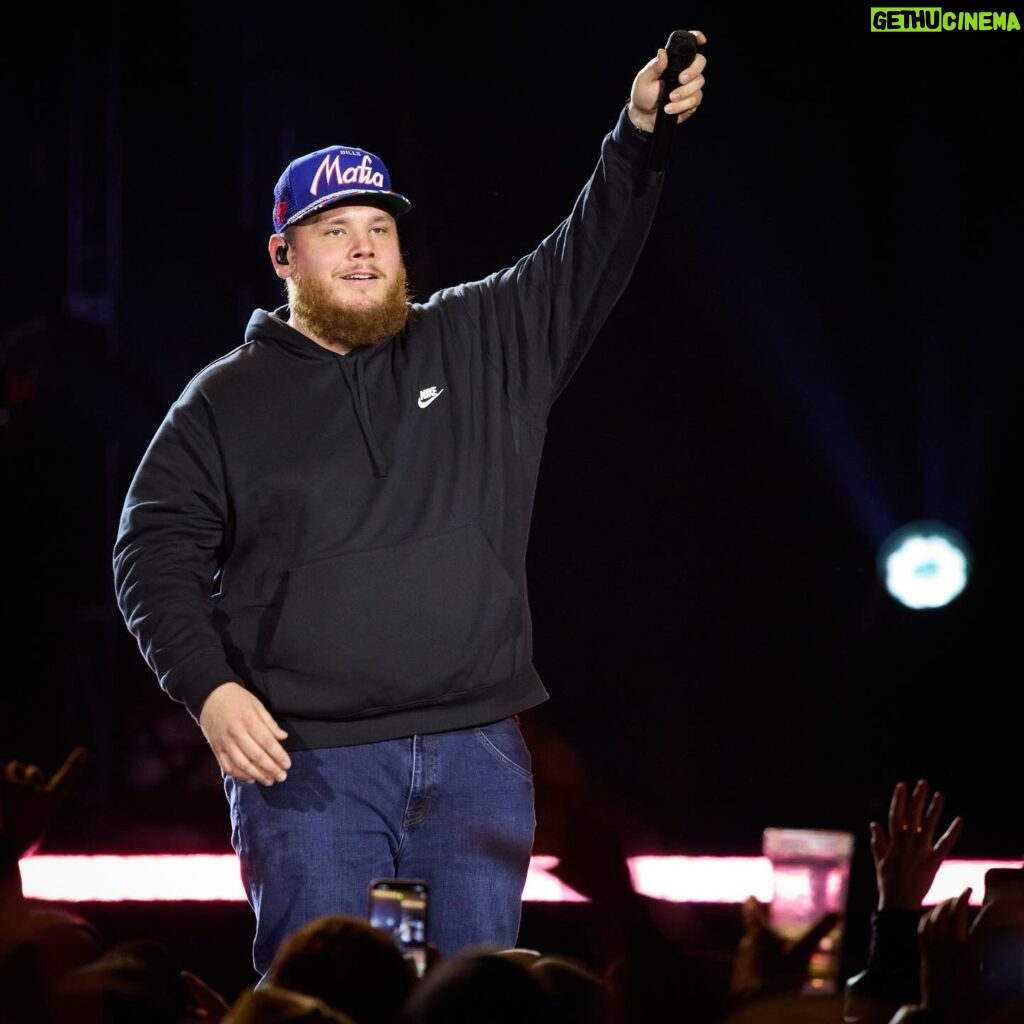 Luke Combs Instagram - Bills Mafia, thanks for having me and the boys! 📸: @davidbergman